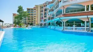 136 990€ / Veľký 3 izbový apartmán s úchvatným výhľadom na more / Bulharsko