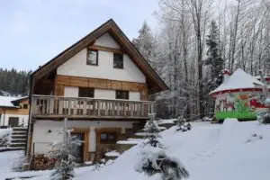 3-podlažná novostavba chaty s dvoma bytovými jednotkami, wellnessom – Kubínska hoľa