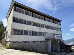 Bývalý Šport Hotel pri Oravskej priehrade – jedinečná investičná príležitosť priamo pri vode