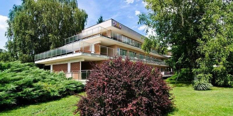 Hotel FLÓRA – kúpeľný hotel s wellness v Dudinciach