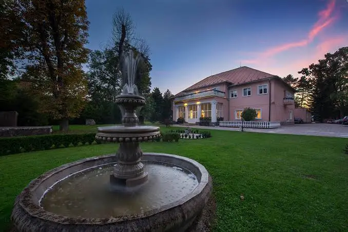 NA PREDAJ: Hotel Svätojánsky kaštieľ, Liptovský Ján