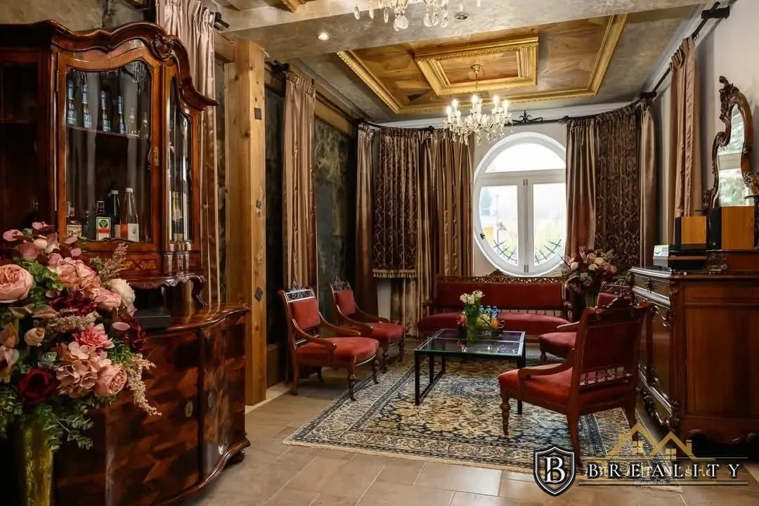 Luxusná Kúria pri Trenčíne – 14 Izieb, 5700 m² Pozemok!