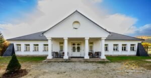 Luxusná Kúria pri Trenčíne – 14 Izieb, 5700 m² Pozemok!