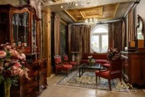 Luxusná Kúria pri Trenčíne – 14 Izieb, 5700 m² Pozemok!