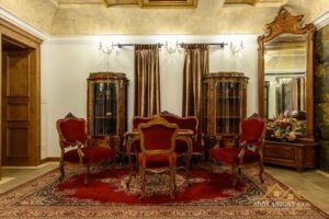 Luxusná Kúria pri Trenčíne – 14 Izieb, 5700 m² Pozemok!