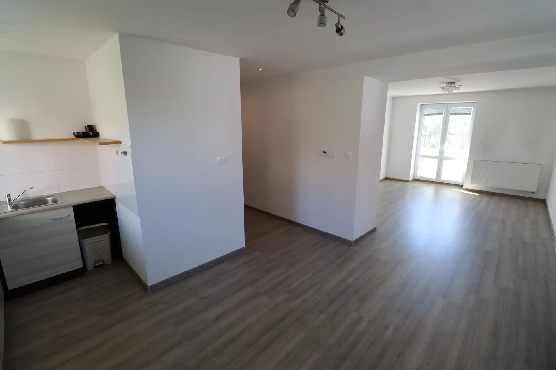 Na predaj 2-izbový byt v centre obce Zákamenné