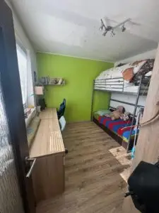 NA PREDAJ – 3-izbový byt v centre obce Vavrečka