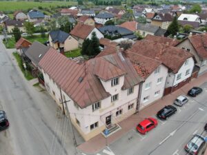 Polyfunkčná budova v centre Trstenej