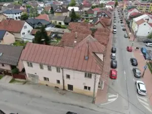 Polyfunkčná budova v centre Trstenej