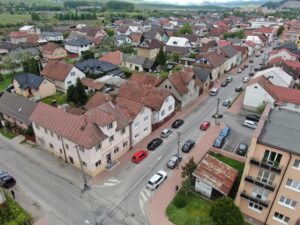 Polyfunkčná budova v centre Trstenej