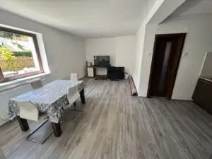 Ponúkam na predaj: Zrekonštruovaný dom s 3 bytovými jednotkami v Ludrovej, kúsok od Ružomberka.