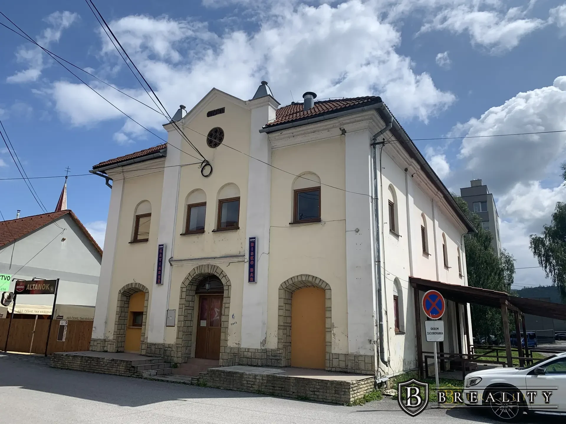 Predám polyfunkčnú budovu v centre Tvrdošína