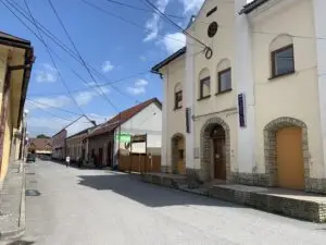 Predám polyfunkčnú budovu v centre Tvrdošína