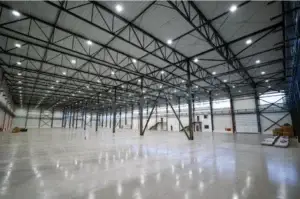 Prenájom modernej výrobno-skladovej haly 5 000 m² – Vlkanová (BB)
