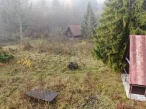 Stavebný pozemok s troma chatami – Dierová, Kráľovany