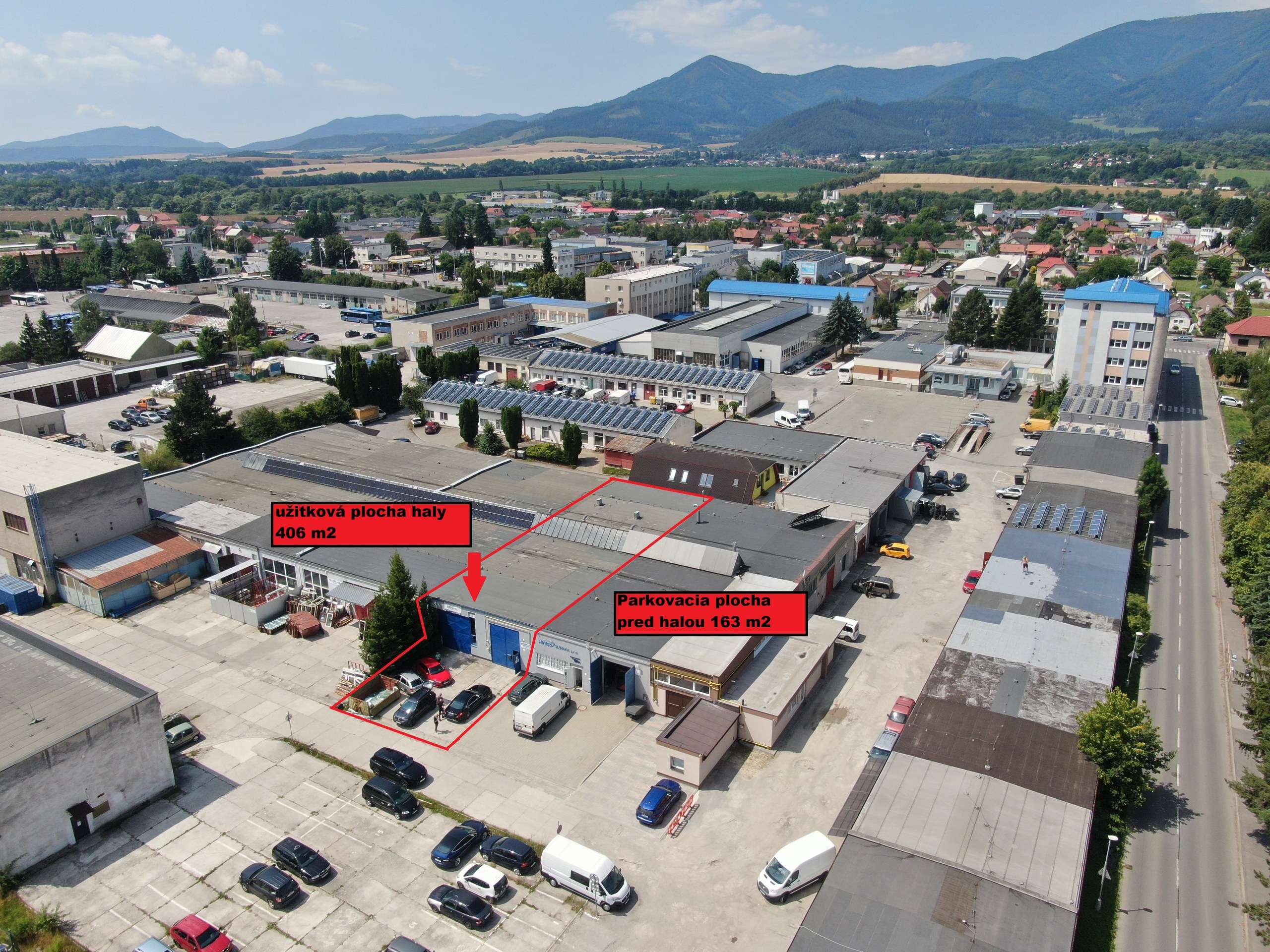 Výrobná a skladová hala s kompletným zázemím a výborným prístupom pre nákladnú dopravu