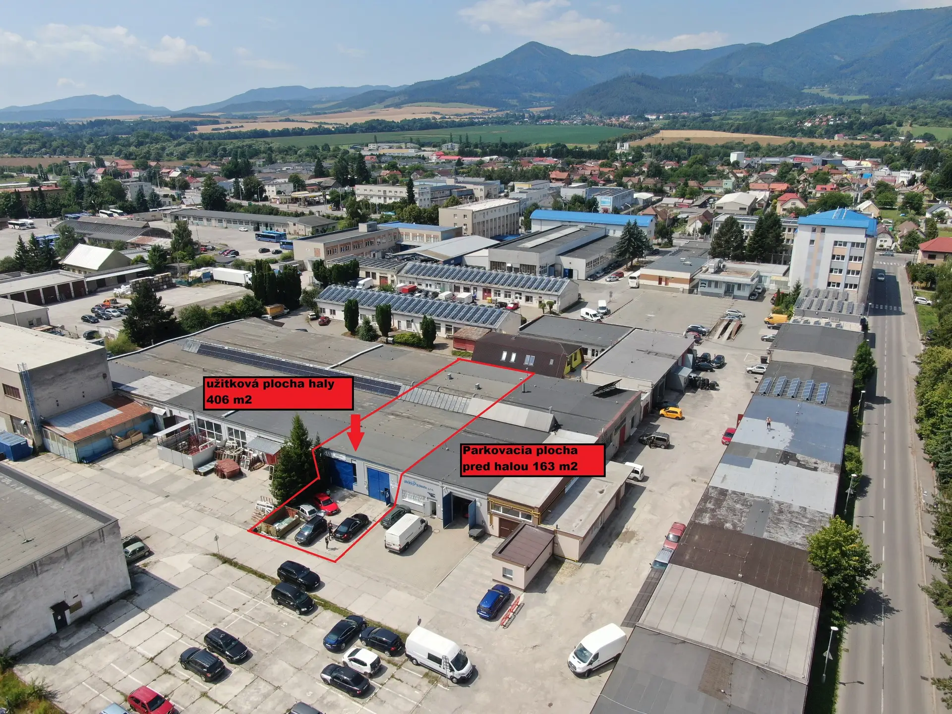 Výrobná a skladová hala s kompletným zázemím a výborným prístupom pre nákladnú dopravu