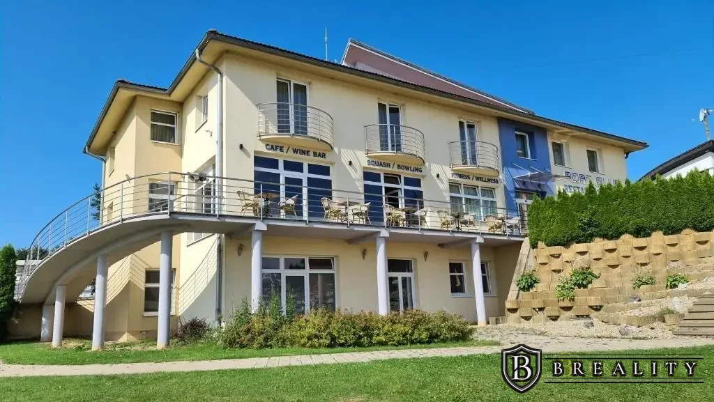 Zabehnutý penzión Port club v Námestove
