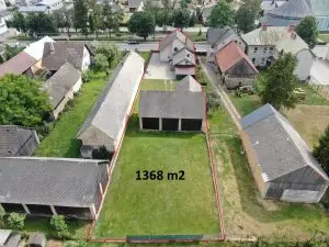 Rodinný dom s prístavbou a veľkým pozemkom 1 368 m² – Liesek