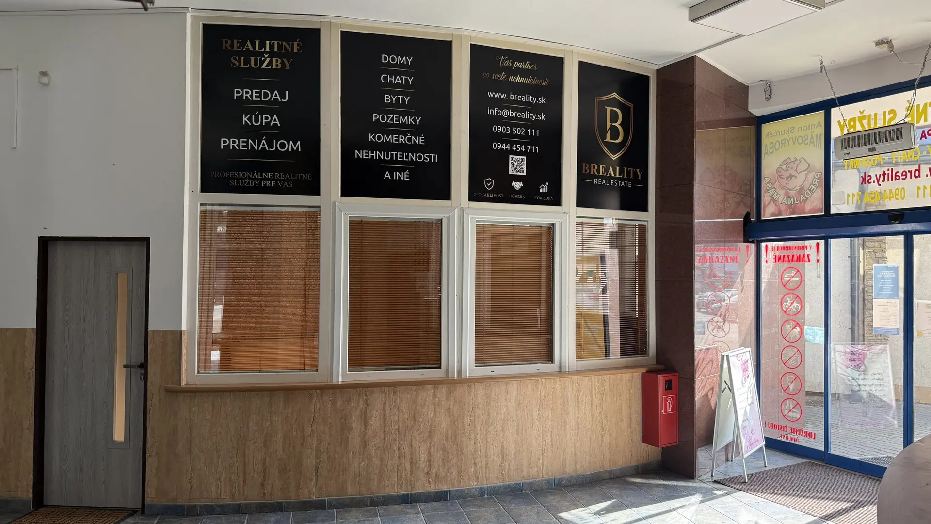 Exteriér realitnej kancelárie Breality v Tvrdošíne