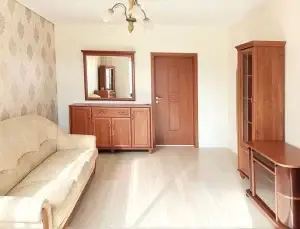 Zariadený 3-izbový byt so zasklenou loggiou na Hornádskej ulici – 70 m²