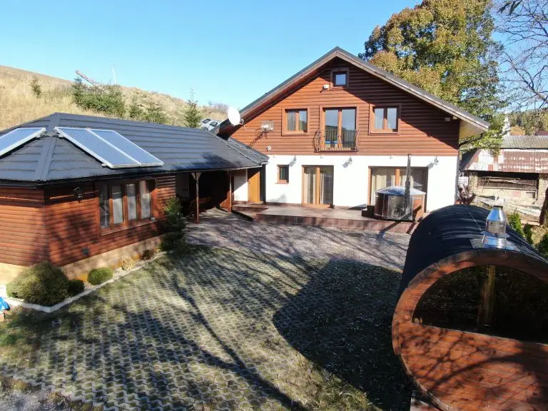 Chata na predaj Huty – sauna, vírivka a krásne výhľady, pozemok 1 017 m²
